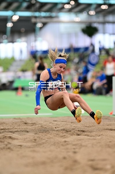 Weitsprung im Glaspalast