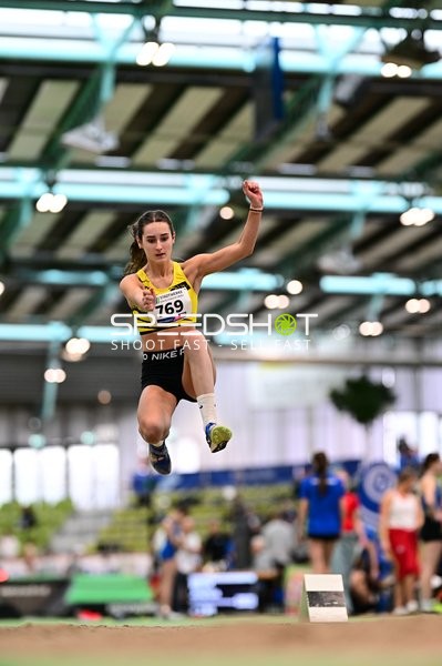 Weitsprung im Glaspalast