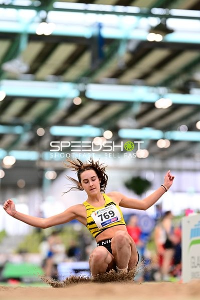 Athletin beim Weitsprung