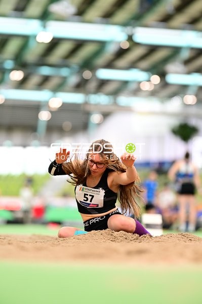 Startnummer 57 beim Weitsprung