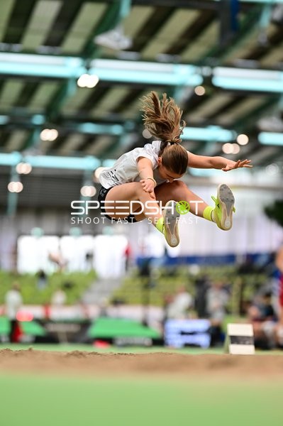 Weitsprung im Glaspalast