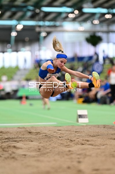 Weitsprung im Glaspalast