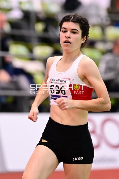 Startnummer 696 läuft im Glaspalast