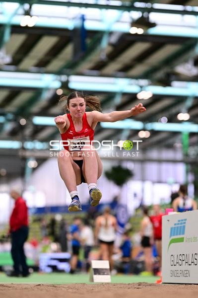 Athletin beim Weitsprung