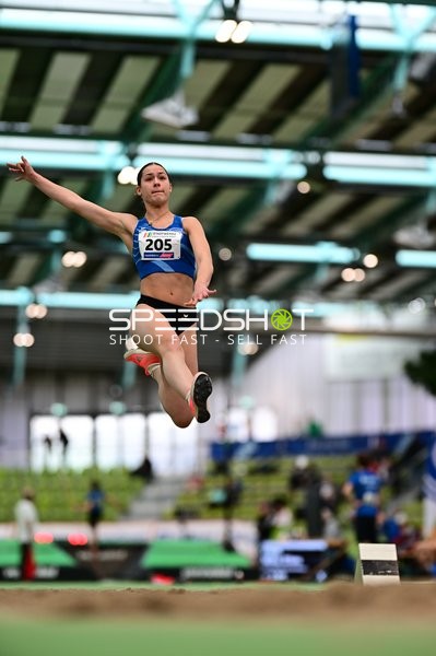 Athletin beim Weitsprung