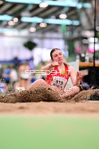 Athletin im Weitsprung