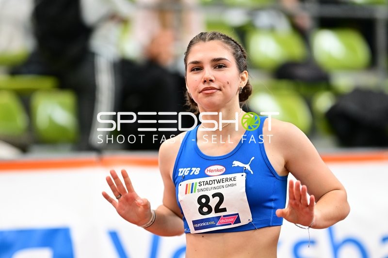 Athletin mit Startnummer 82 im Glaspalast