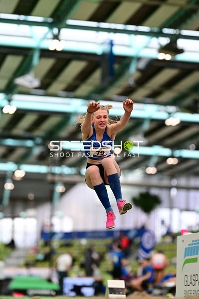 Athletin beim Weitsprung