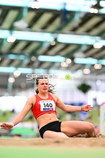 Startnummer 140 beim Weitsprung