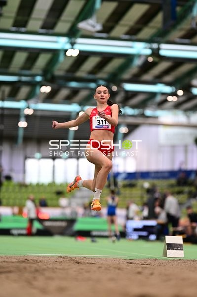 Weitsprung im Glaspalast