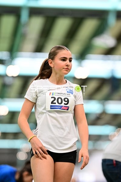 Athletin mit Startnummer 209 im Glaspalast