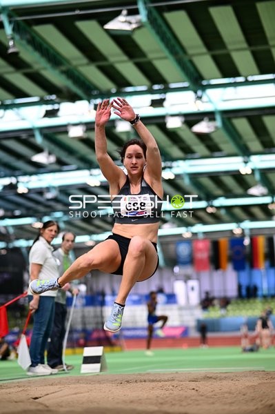 Weitsprung im Glaspalast