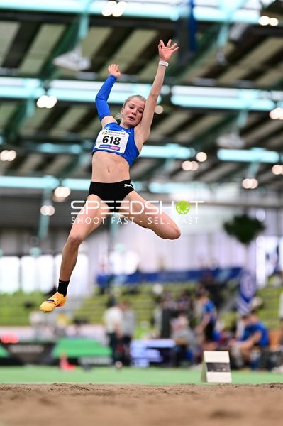 Athletin beim Weitsprung