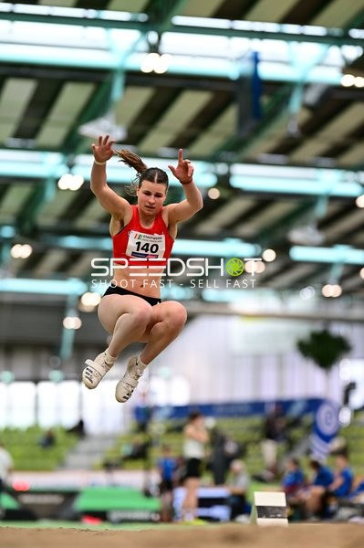 Startnummer 140 beim Weitsprung