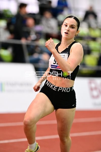 Athletin in Aktion im Glaspalast