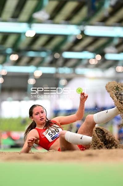 Weitsprung im Glaspalast