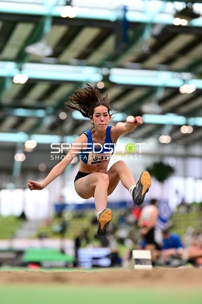 Athletin beim Weitsprung