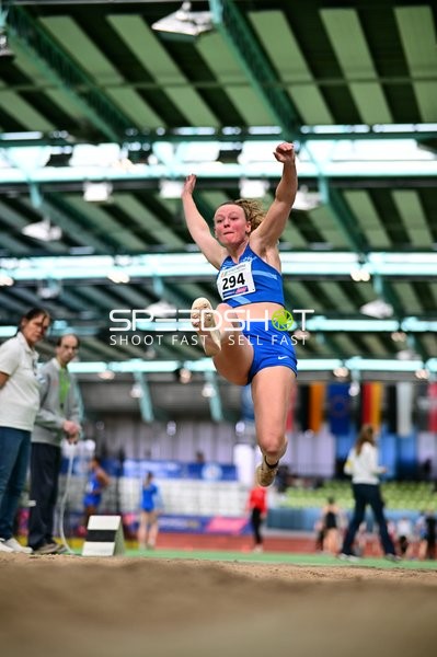 Weitsprung im Glaspalast