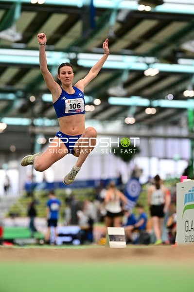 Weitsprung im Glaspalast