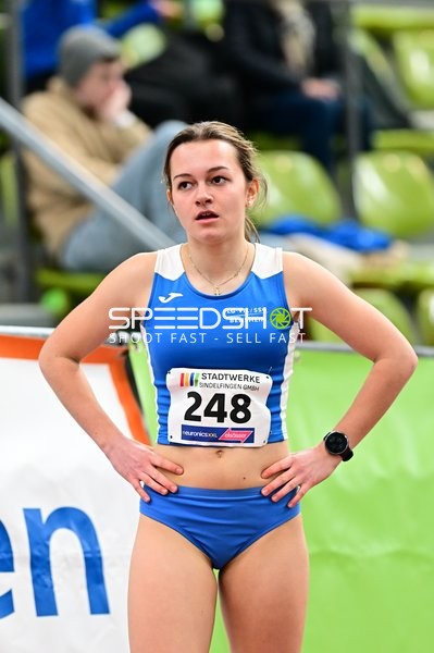 Athletin mit Startnummer 248 im Glaspalast