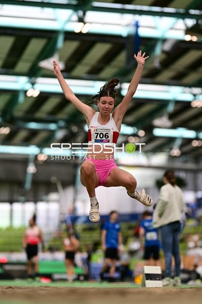 Startnummer 706 beim Weitsprung