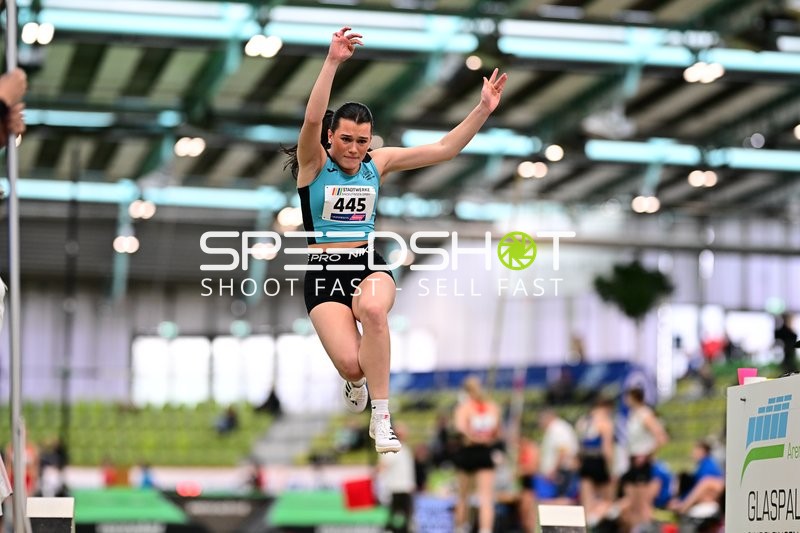 Athletin beim Weitsprung