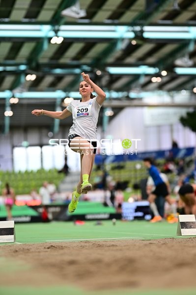 Weitsprung im Glaspalast