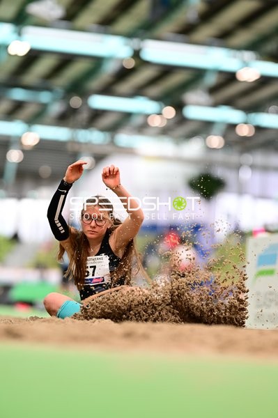 Weitsprung im Glaspalast