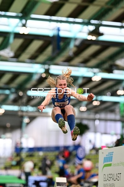 Weitsprung im Glaspalast