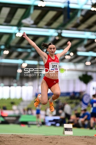 Athletin beim Weitsprung