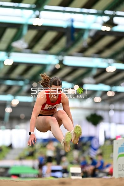 Startnummer 140 beim Weitsprung