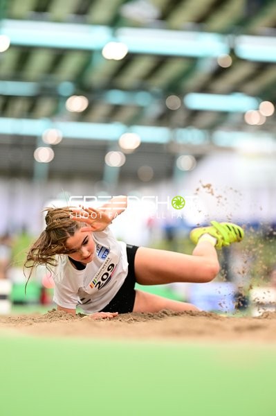 Athletin beim Weitsprung