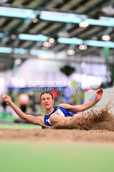 Weitsprung im Glaspalast