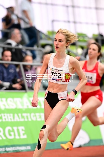 Startnummer 702 läuft im Glaspalast