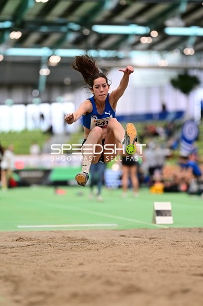 Weitsprung im Glaspalast