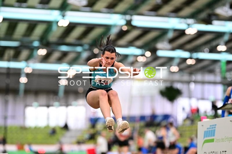 Athletin beim Weitsprung