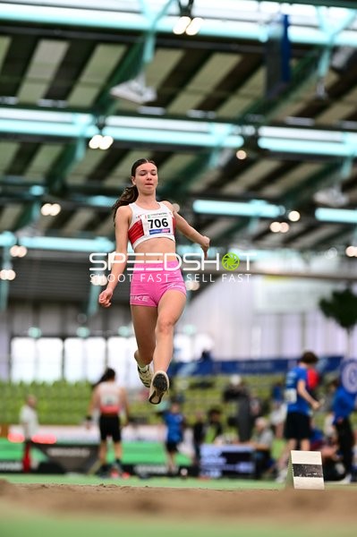 Startnummer 706 beim Weitsprung