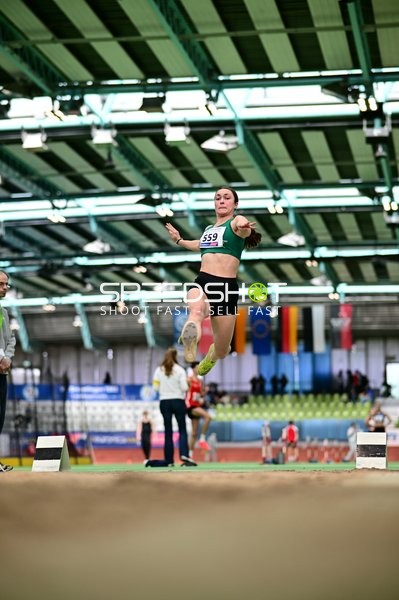 Athletin beim Weitsprung