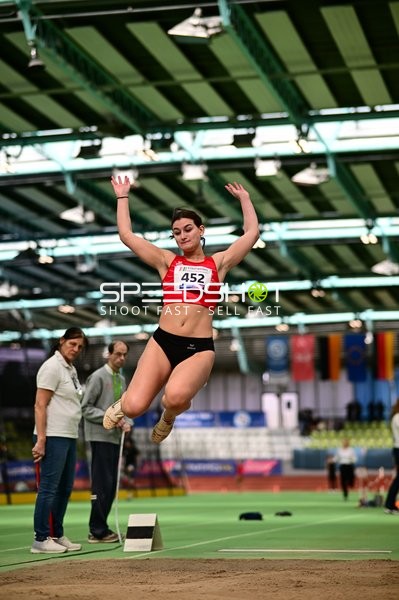 Startnummer 452 beim Weitsprung