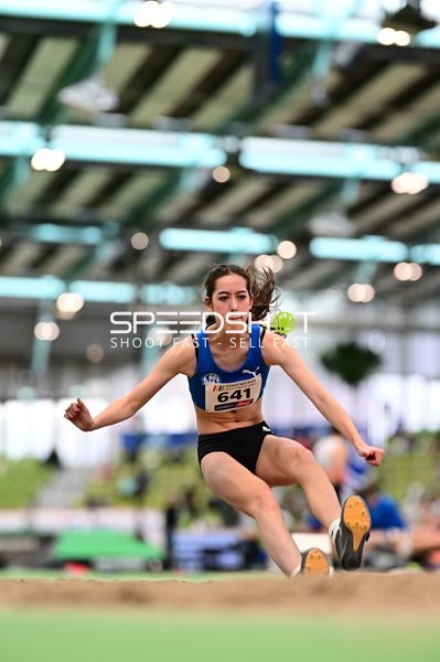 Weitsprung im Glaspalast