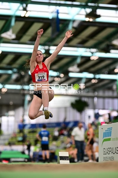 Startnummer 319 beim Weitsprung