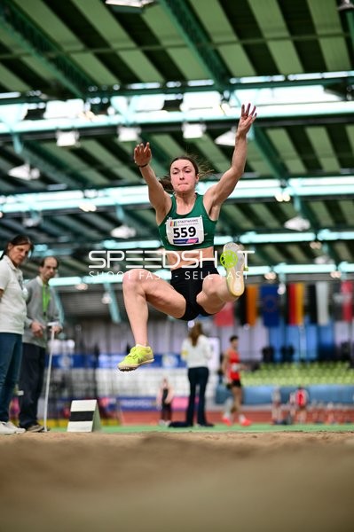 Athletin beim Weitsprung