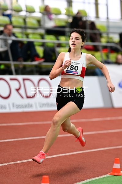 Athletin mit Startnummer 780 im Lauf