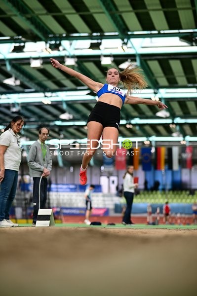 Weitsprung im Glaspalast