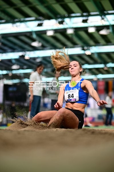 Weitsprung im Glaspalast