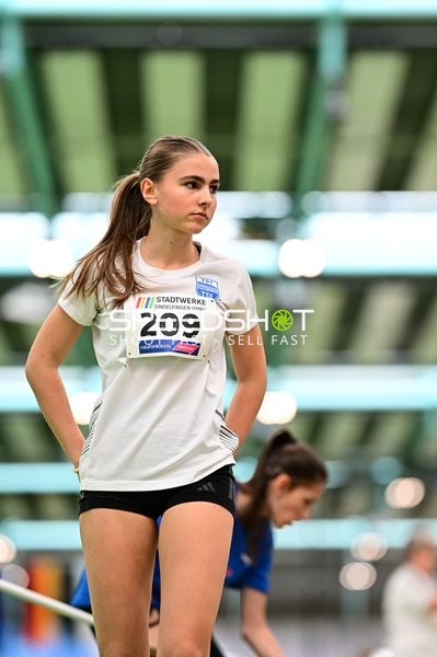 Athletin mit Startnummer 209 im Glaspalast