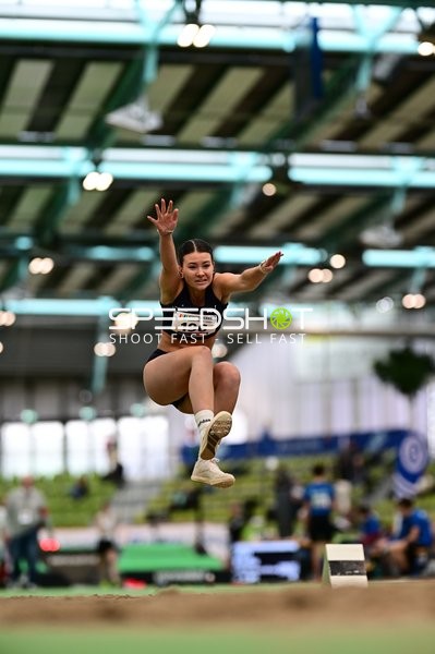 Weitsprung im Glaspalast
