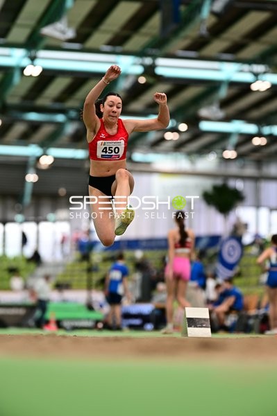 Startnummer 450 beim Weitsprung