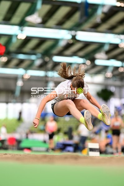 Weitsprung im Glaspalast