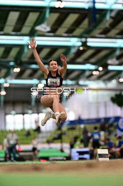 Weitsprung im Glaspalast